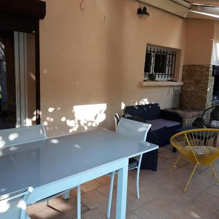 Vila Maison Provencale Avec Grande Piscine Garons