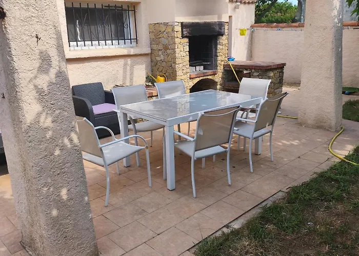 Maison Provencale Avec Grande Piscine Villa Garons