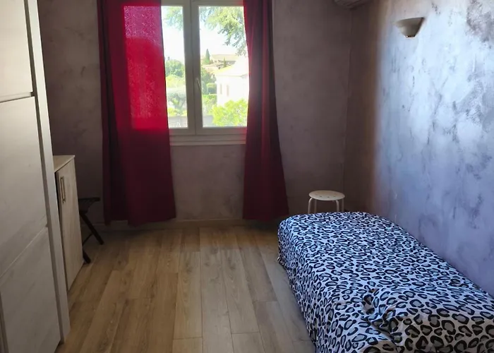 Maison Provencale Avec Grande Piscine *